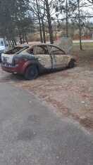 Foto: Ausgebrannter PKW 